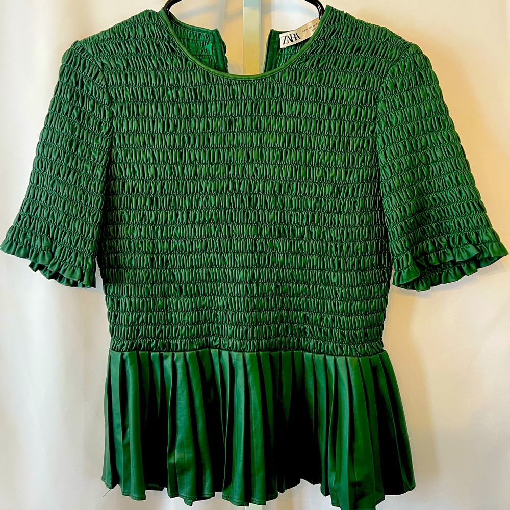 Zara XS Green leather-like top with ruffle sleeves and pleated bottom.